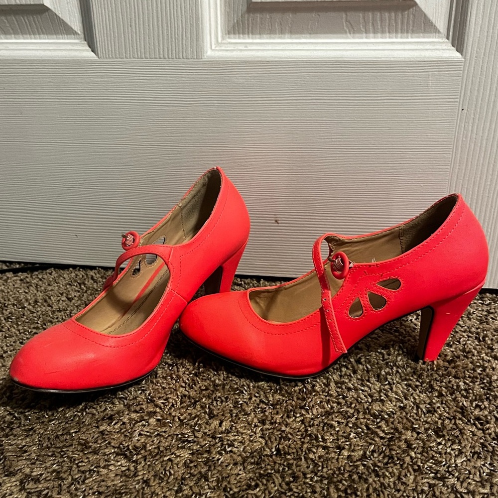 Neon Pink Chase and Chole Heels size 8.5